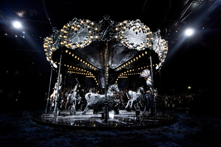 Fashion Moment of the Decade: Marc Jacobs's Final Louis Vuitton Show